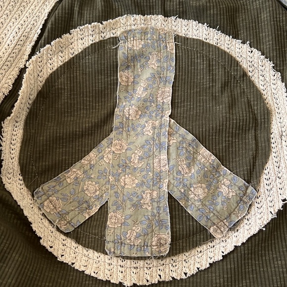 New Pol Patched Appliqué Hooded Top - Picture 9 of 12